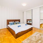 Luxury 3 Story House- View Sarajewo
