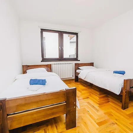 Apartman Luxury 3 Story House- View