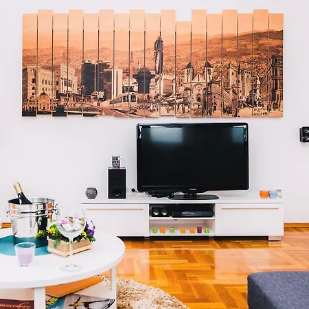 Apartman Luxury 3 Story House- View *