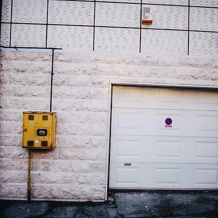 Luxury 3 Story House- View Apartament *