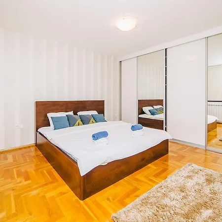Luxury 3 Story House- View Sarajevo