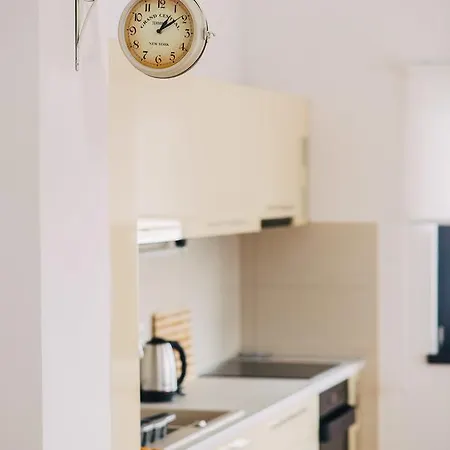 Apartman Luxury 3 Story House- View